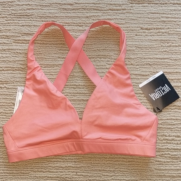 Victoria's Secret Other - NWT. Victoria's Secret sports bra